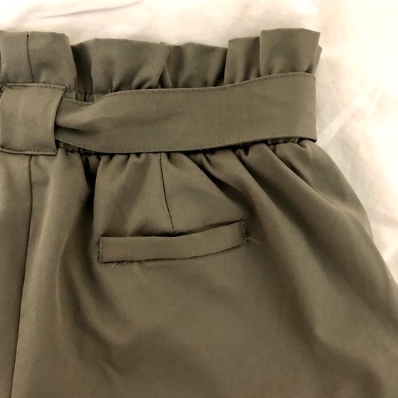Urban Outfitters Army Green Dress Shorts Size M - Picture 4 of 4
